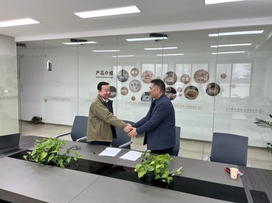 簽約：強強聯手，開啟新起點
